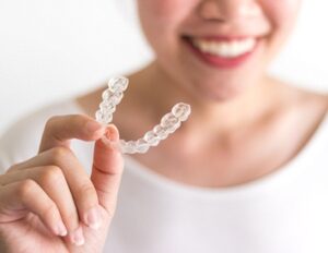 Få flotte tænder med med tandretning med Invisalign på Frederiksberg og i Holbæk
