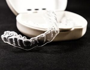 Tandretning med Invisalign hos Sanadent tandlægerne på Frederiksberg og i Holbæk