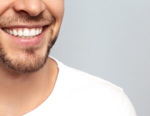 Tandretning med Invisalign hos tandlægen på Frederiksberg og i Holbæk